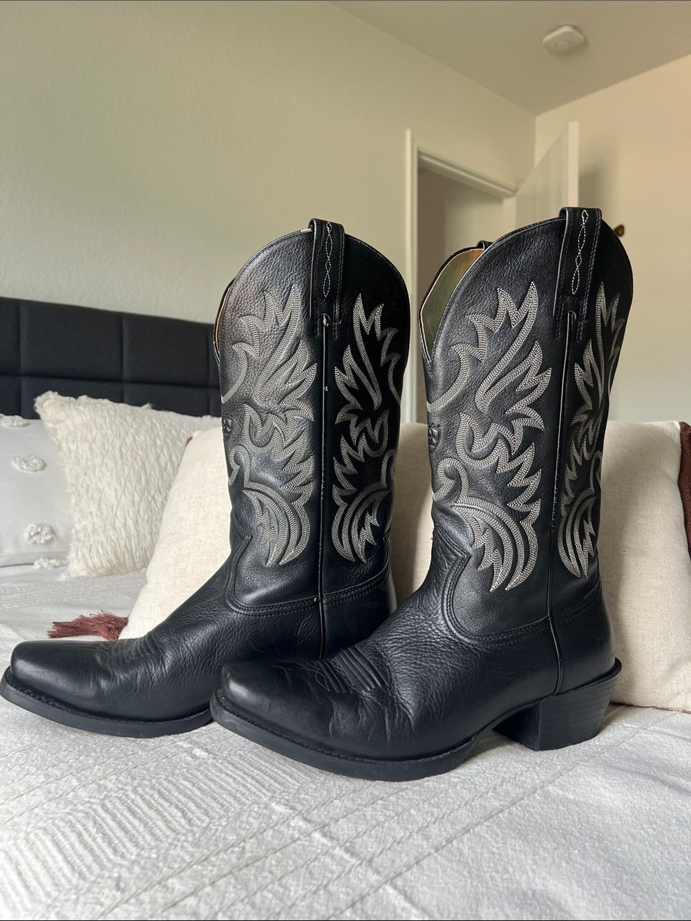 Ariat Legend Black Leather Western Cowboy Boots with Gray Embroidery